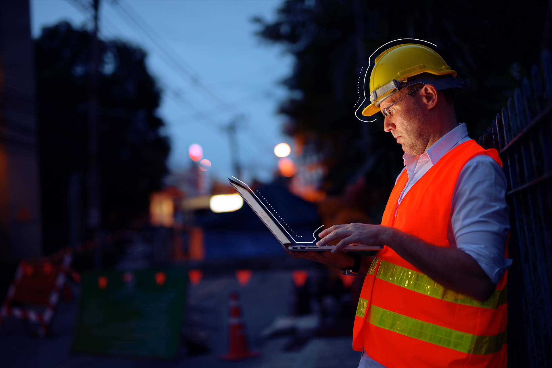 Construction worker with laptop | eggheads.net