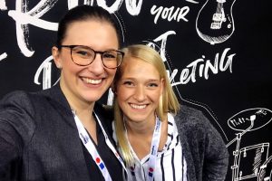 eggheads Kolleginnen Merle Sonis und Janina Kröger auf der DMEXCO. | eggheads.net