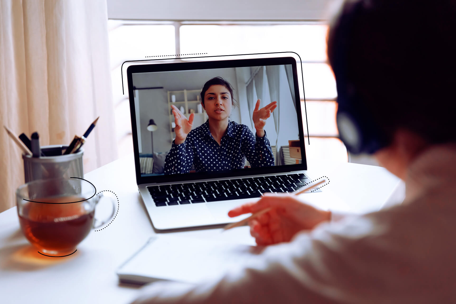 Online session via laptop with a woman giving a live presentation to visualize eggheads day | eggheads.net