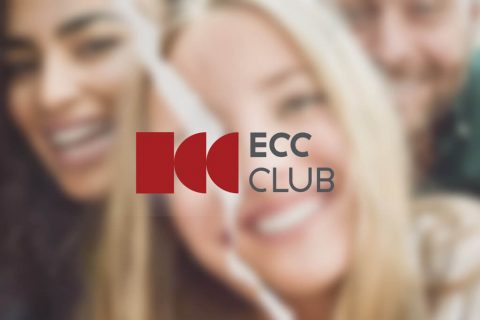 Junge Frauen schauen in die Kamera mit Logo des ECC | eggheads.net